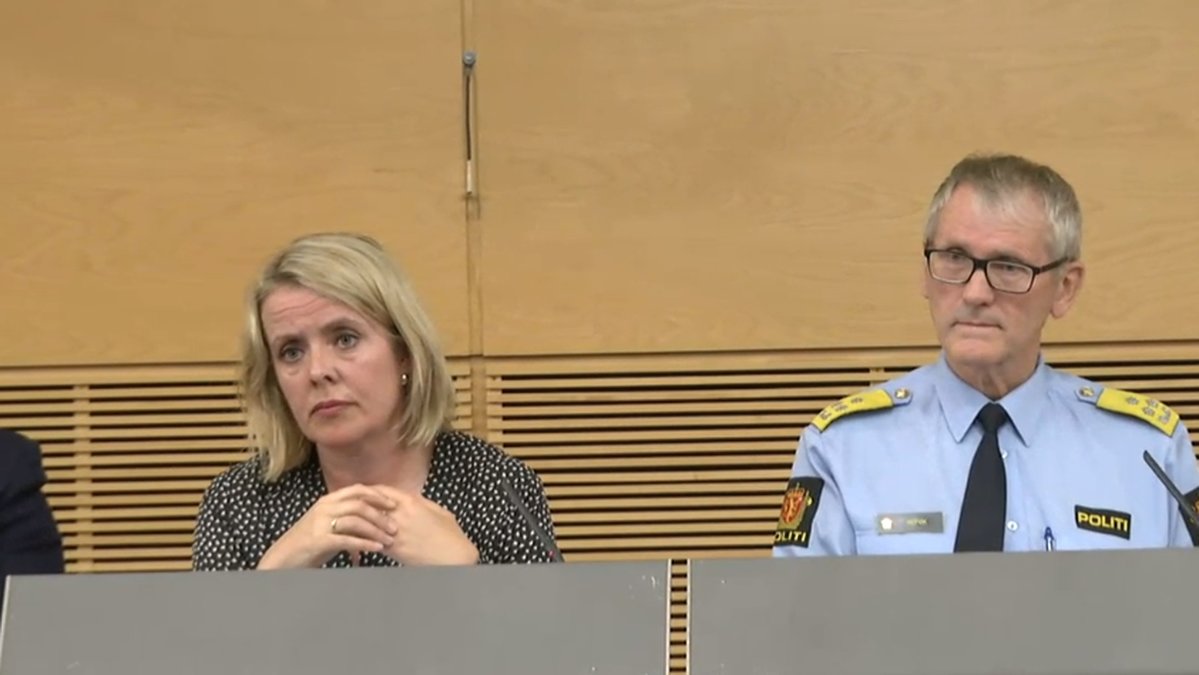 Chefen för norska säkerhetstjänsten och Norges polischef. Bild från den förra varningen.